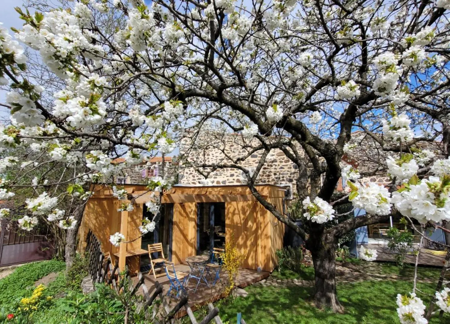 La Maisonnette Sous Le Cerisier Bergonne France